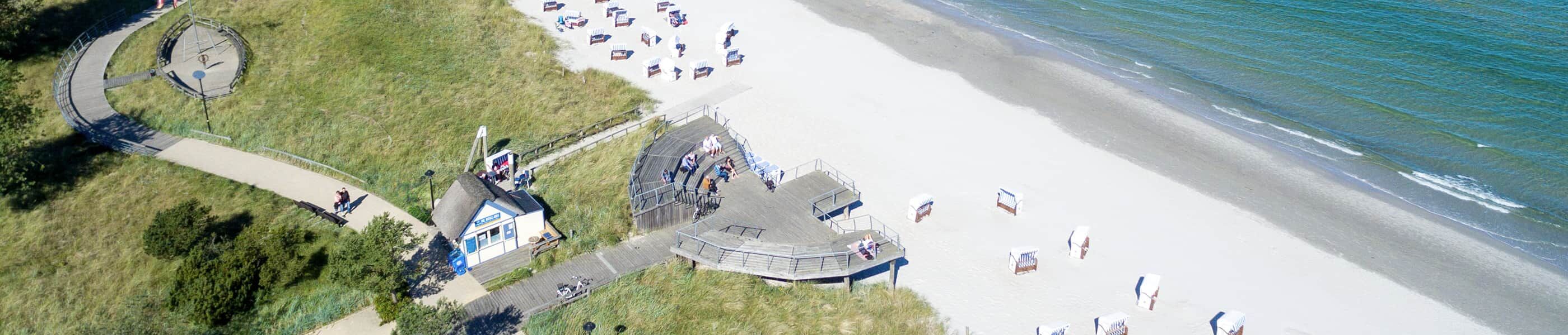 Ruhige Seitenstraße mit Ferienhaus nahe der Promenade in Scharbeutz – kurze Wege zum Ostseestrand